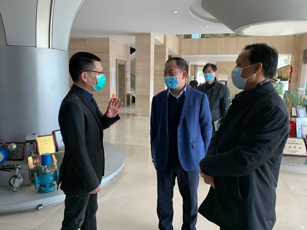 嘉定區(qū)人大常委會副主任王其明走訪調(diào)研上海滬工閥門廠(圖2)